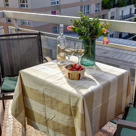 Eiffel Apolline باريس