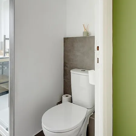 Eiffel Apolline Daire Paris