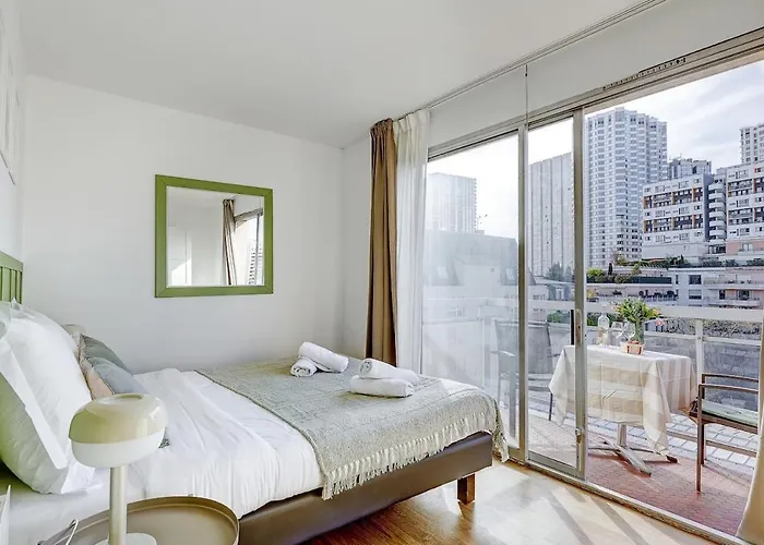 Eiffel Apolline Paříž